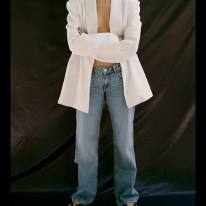Trf low waist jeans zara stl 34 - nya jeans från Zara i storlek 34, aldrig använda, med prislapp
