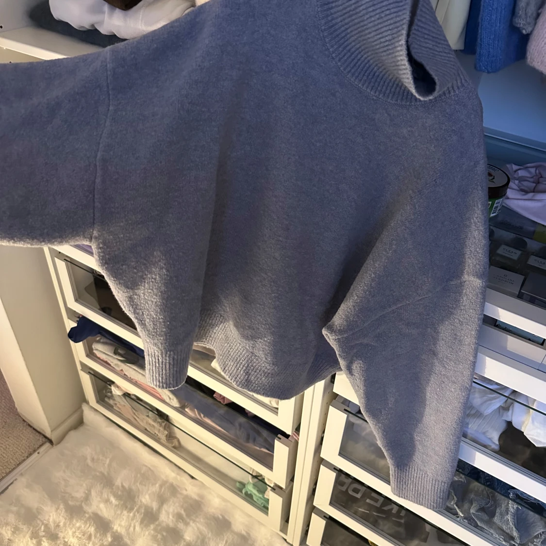 Blå/grå polotröja i mjuk ullmix - 1