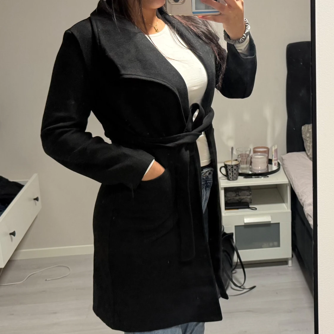 Svart kappa med bälte från Shein