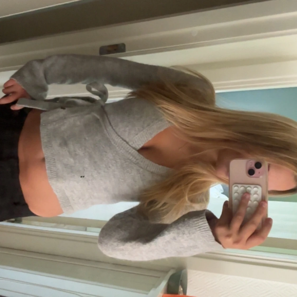 Grå omlottopp med knytband