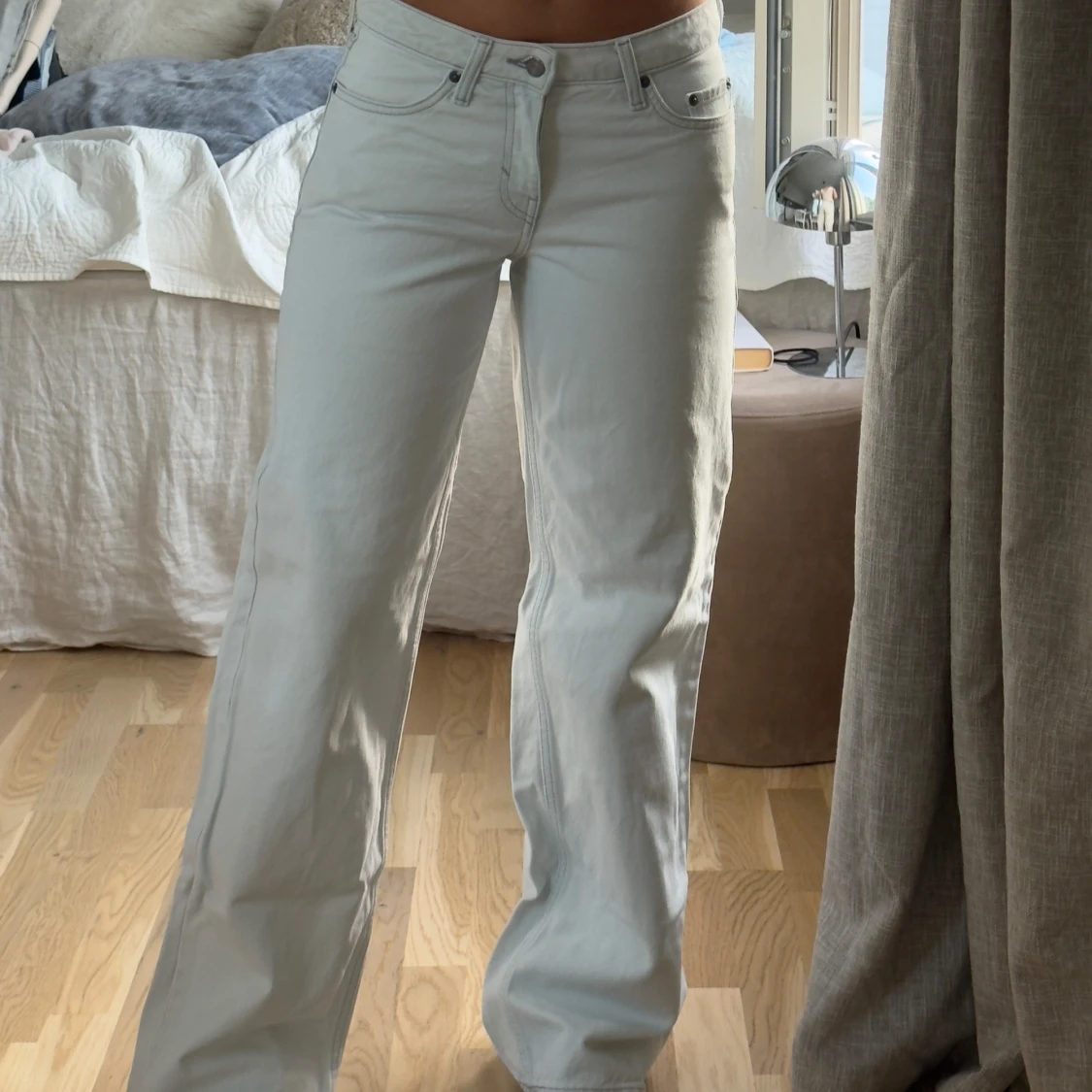 Ljusblå jeans weekday - 1