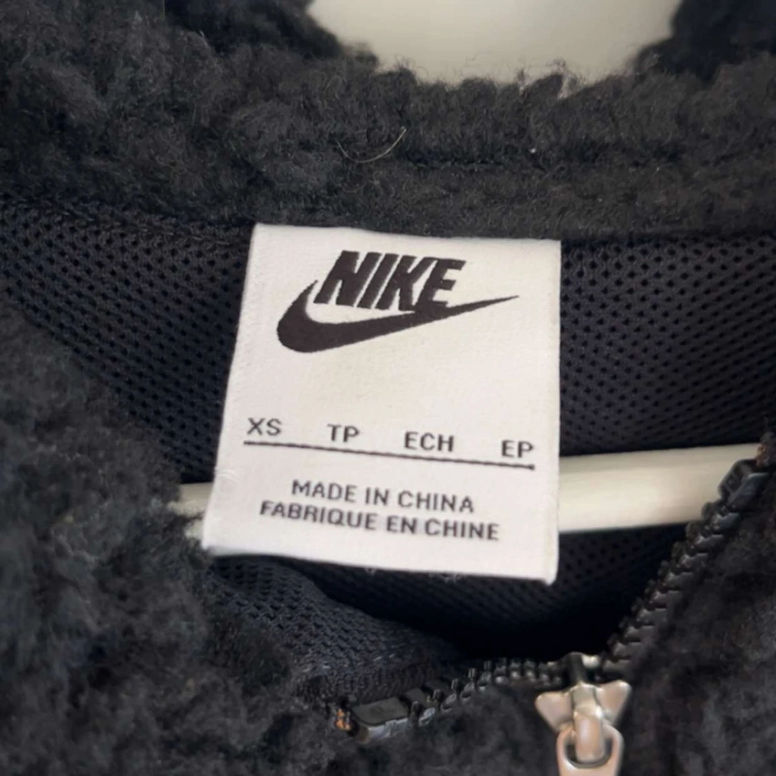 Svart teddyjacka från Nike XS - 1