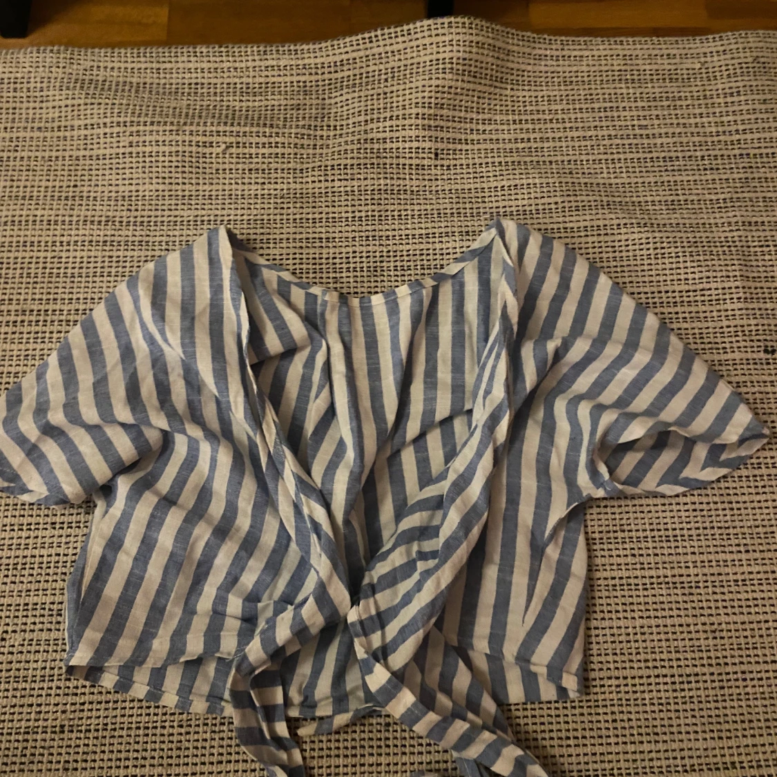 Randig blåvit knytblus från SHEIN