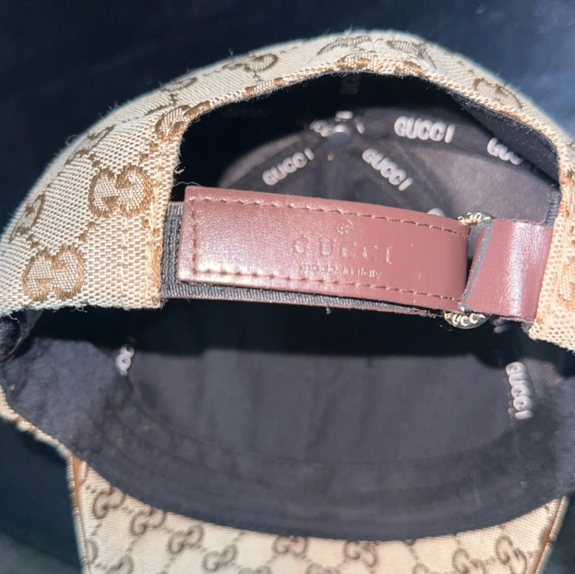 Gucci keps med GG-mönster och röd/grön detalj - 2