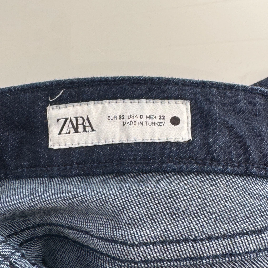 Mörkblå bootcut jeans från Zara - 2