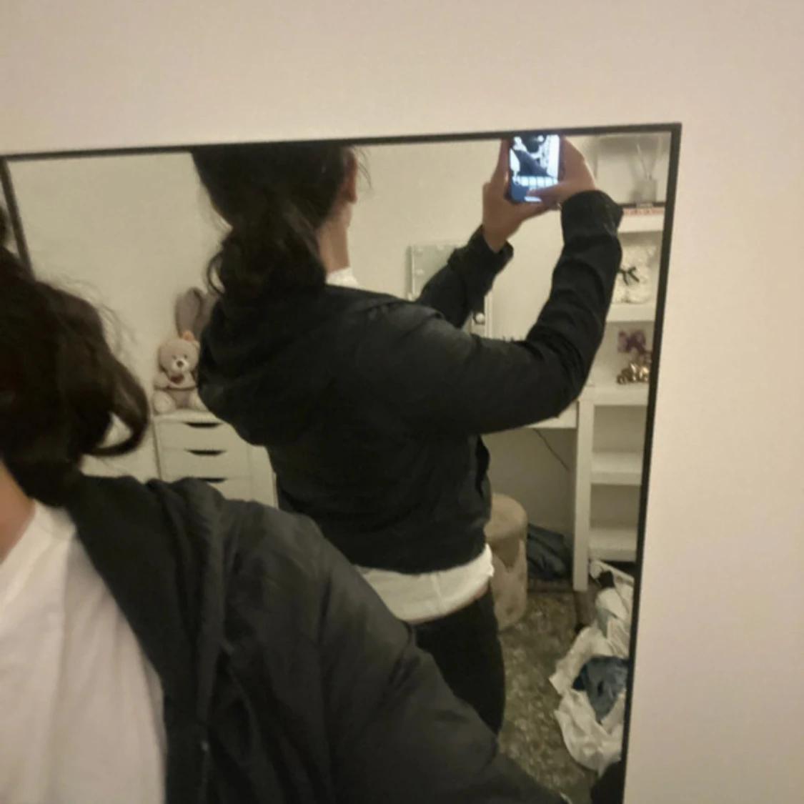 Svart vindjacka från Gina Tricot - 1