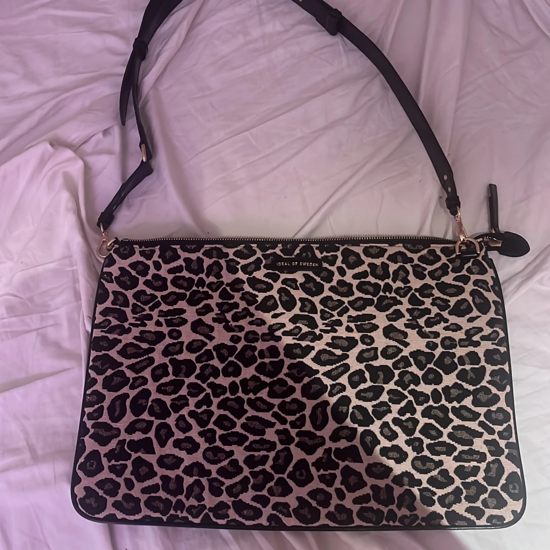 Leopardmönstrad datorväska Ideal of Sweden - 1