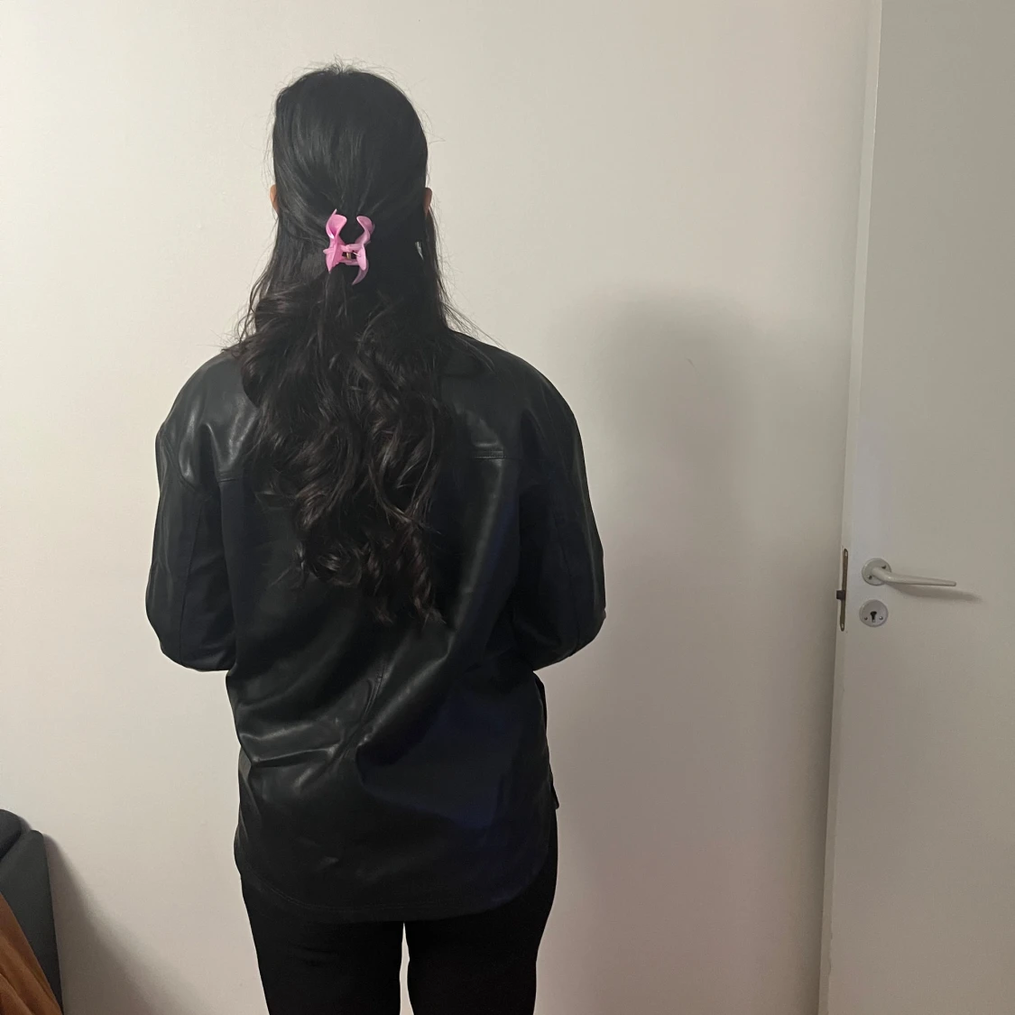 Svart oversized skinnjacka - 4