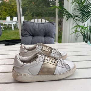 Valentino open - Valentino open - storlek: 38 | Skick: Bra skick | Bara att skriva vid frågor eller funderingar