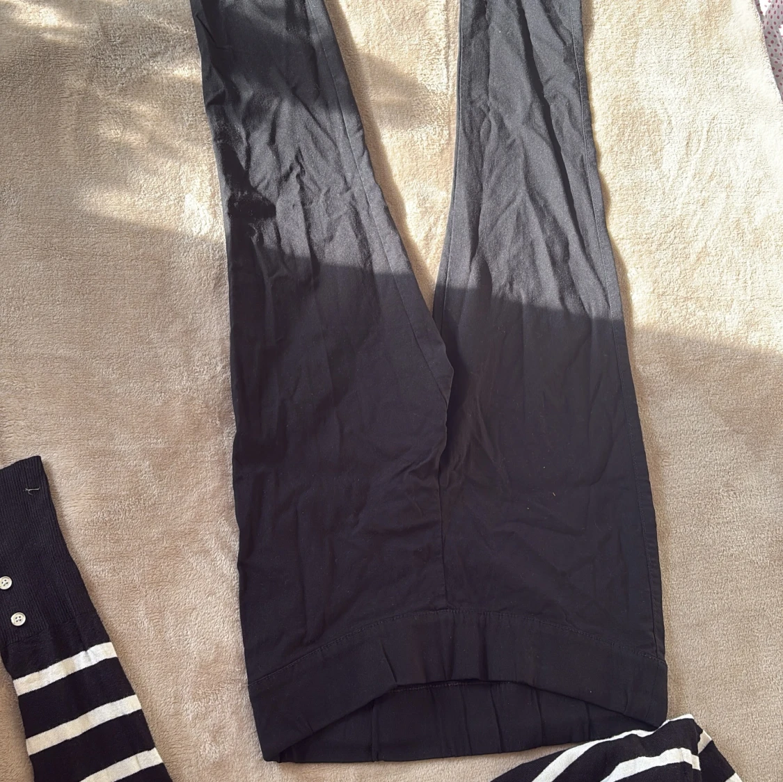 Svartvit randig kofta från Primark och svarta  byxor - 2