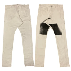 Julius spring/summer 2016 sefiroth jeans - Julius spring/summer 2016 sefiroth jeans i storlek 4. Mått: ytterbenslängd - 45 cm, midjemått - 113 cm, benöppning - 18 cm. Skriv för fler bilder och frågor!