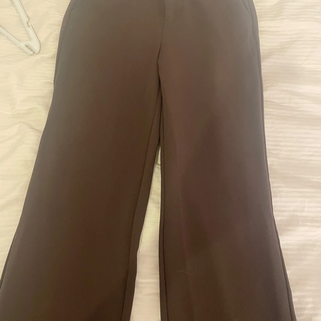 Bruna kostymbyxor från Vero Moda