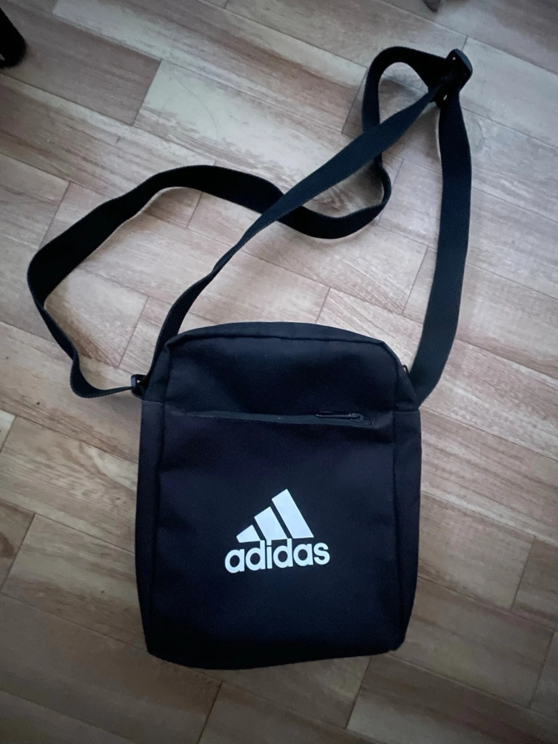 Svart axelväska från Adidas