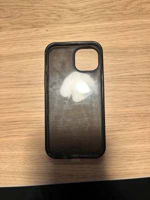 Holdit mobilskal - Säljer mitt använda holdit mobilskal eftersom de inte kommer till användning. Inget fel på skalet men den tar helt enkelt bara plats.