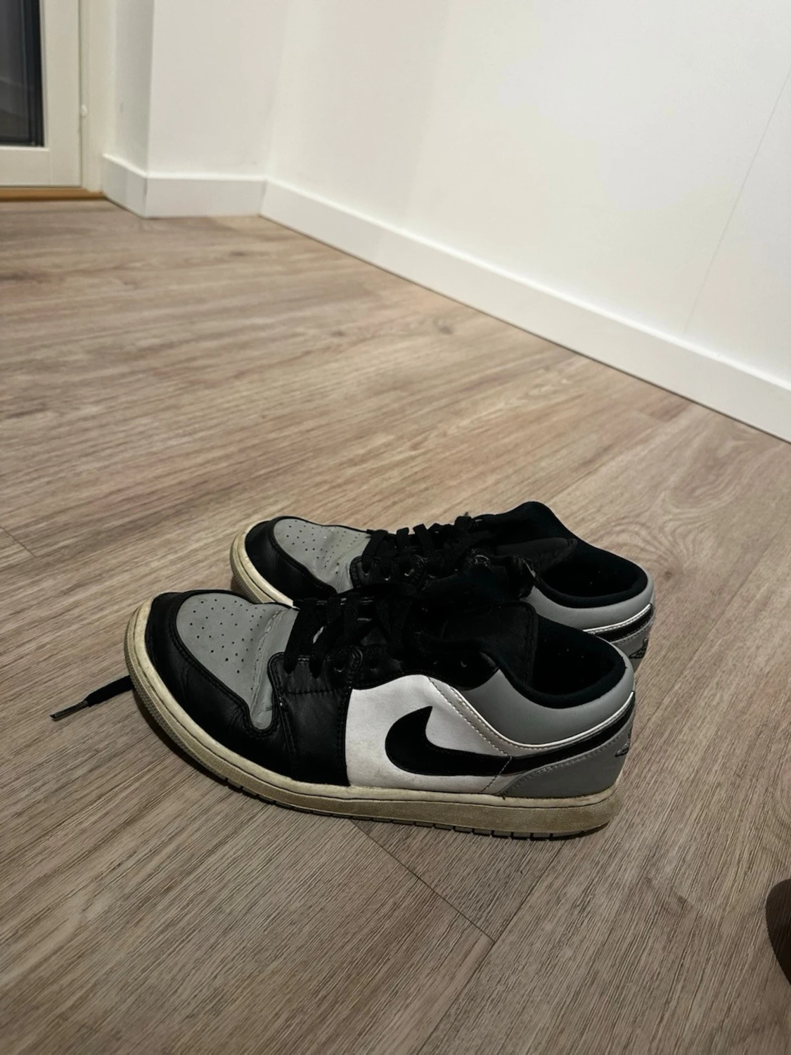Nike Jordan 1 Low svart/grå sneakers