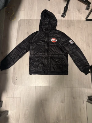 Hysteric glamour jacka  - Säljer en hysteric glamour jacka i otroligt bra skick och storlek L. 