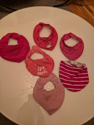 Dregglisar - Fint skick möjligtvis någon dov fläck. Märkena är pop, pippi och name it. Tjocka och bra!