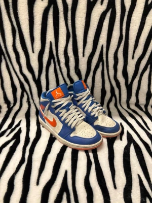 Jordan 1 - Jordan 1 från Nike i storlek 41 | Medföljer gör boxen tvättar gärna skon vid köp ✅| Defekt är bara lite smuts och slitning vid sulan/hälen ❌| Frakt inom 1-3 dagar 📦| Hör av dig vid minsta fundering eller mer bilder 😌