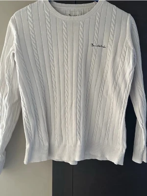 Klädpaket  - Olika kläder💕8 plagg i bra skick utan defekter eller fläckar💕 allt för 80kr? Pris kan diskuteras 