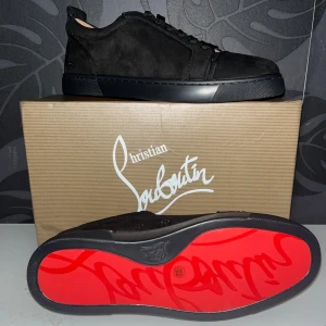 Christian Louboutin - Svarta loubs helt nya med kvitto och box 