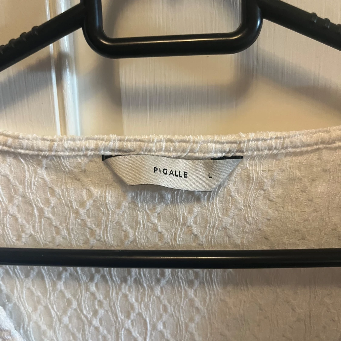 Vit blus med v-ringning från Only - 1