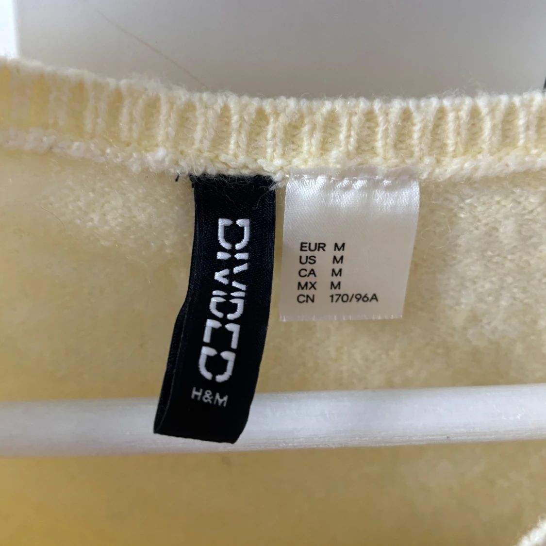 Gul stickad topp från H&M Divided - 1