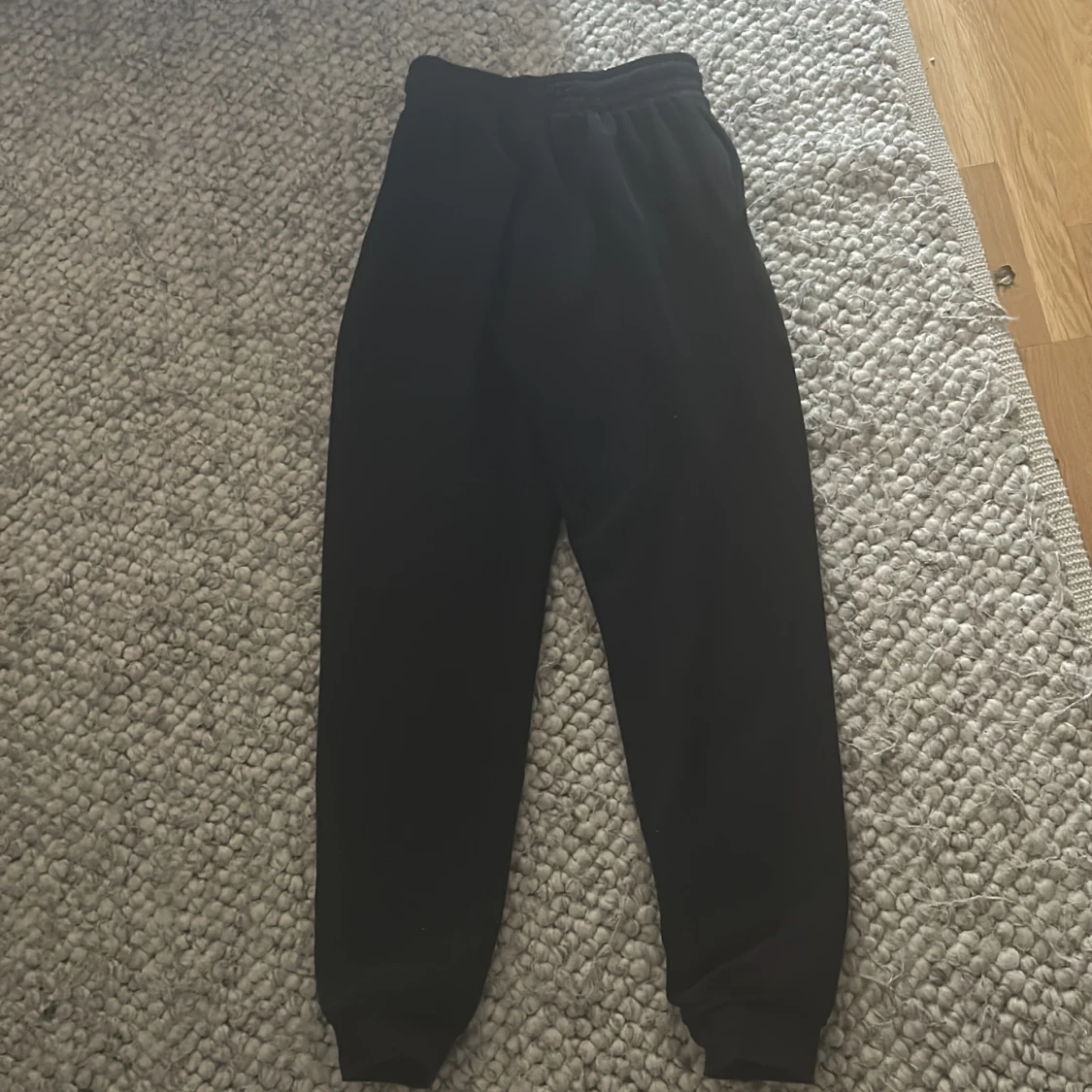 Svarta mjukisbyxor med resår - 2