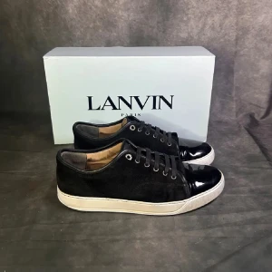 Lanvin toecap sneaker - int skick, dock liten defekt som är att sko sulan har ett litet hål i sig men märks inte något annars fint skick | Size uk 9 passar 43/44 | box medföljer  ej | fraktar spårbart inom 24 timmar | för att köpa klicka ”köp nu” | vid frågor skriv ett meddelande |