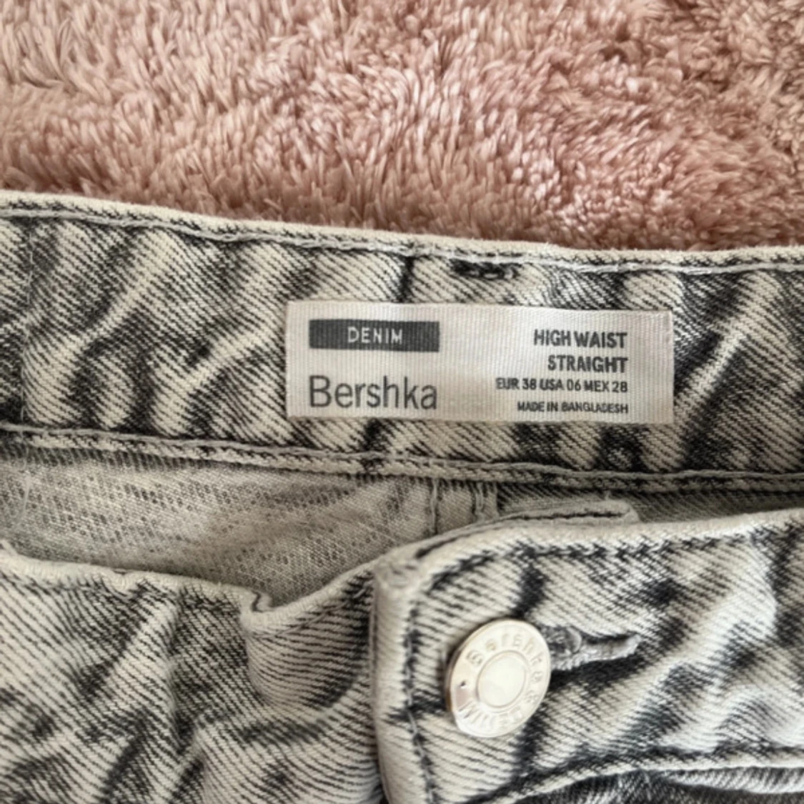 Gråa high waist jeans från Bershka - 1