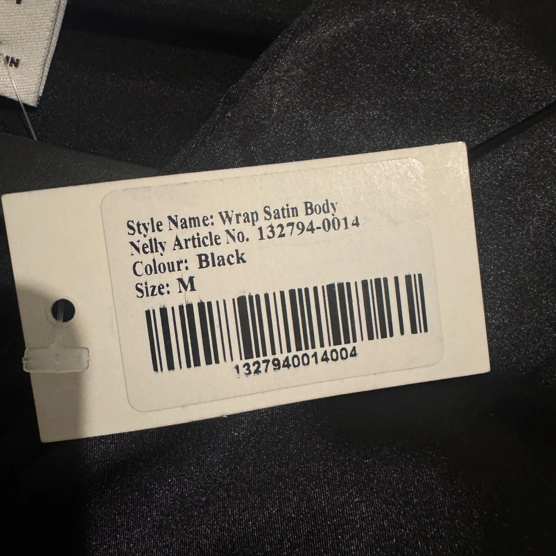 Svart omlott body i satin från NLY One - 3