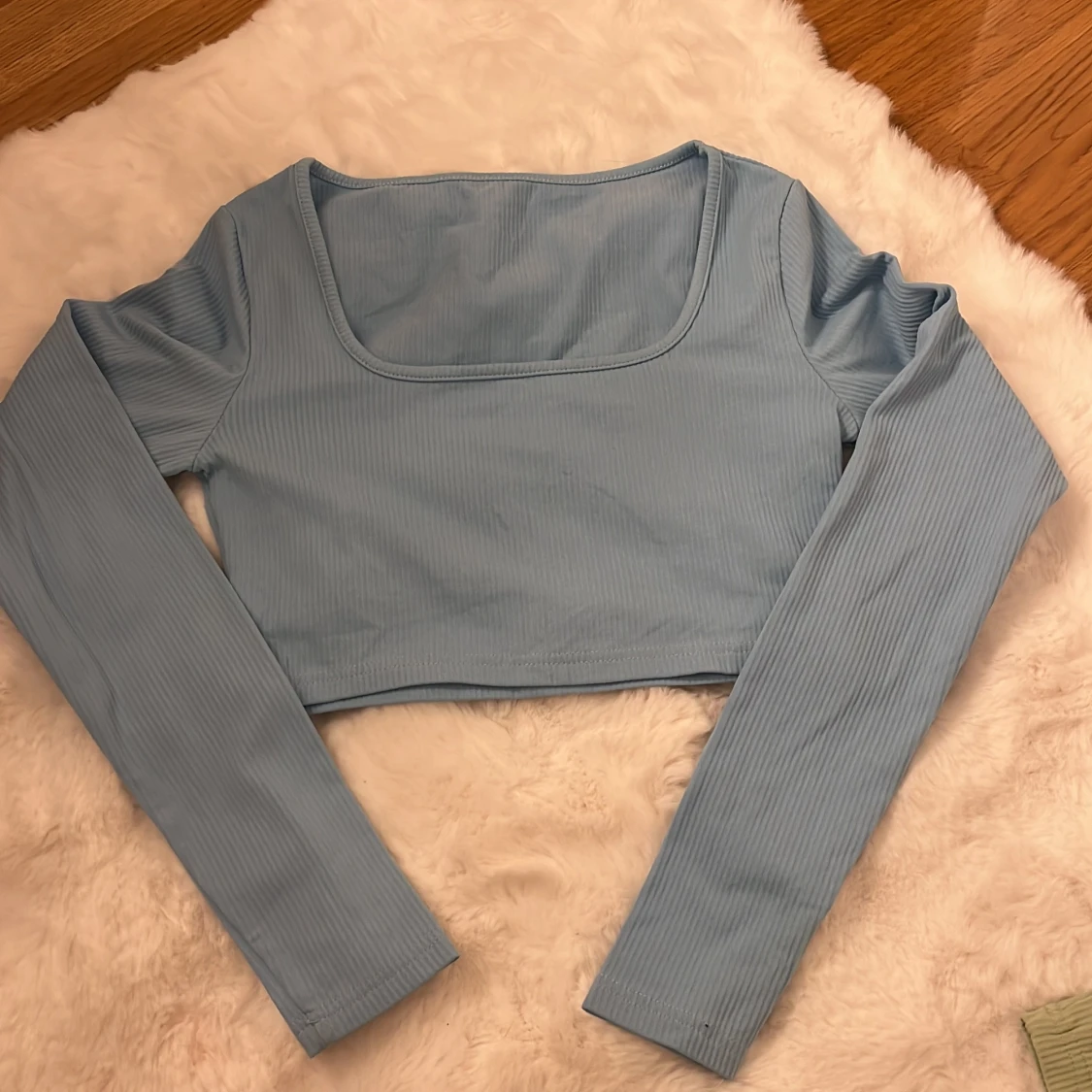 Ribbad croppad topp i pastellfärger storlek M - 1