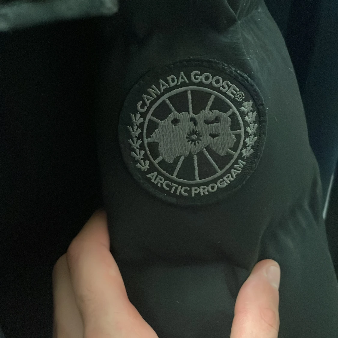 Svart dunjacka från Canada Goose L - 1