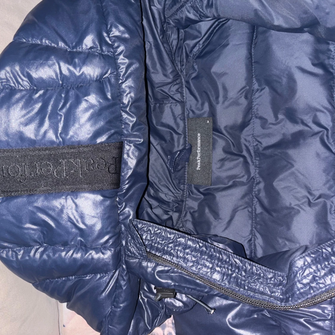 Mörkblå Peak Performance dunjacka - 2