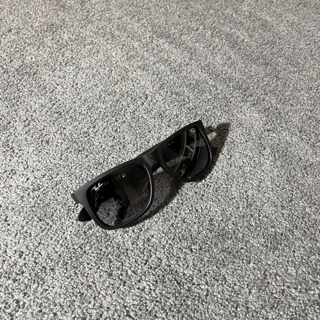 Svarta Ray-Ban solglasögon