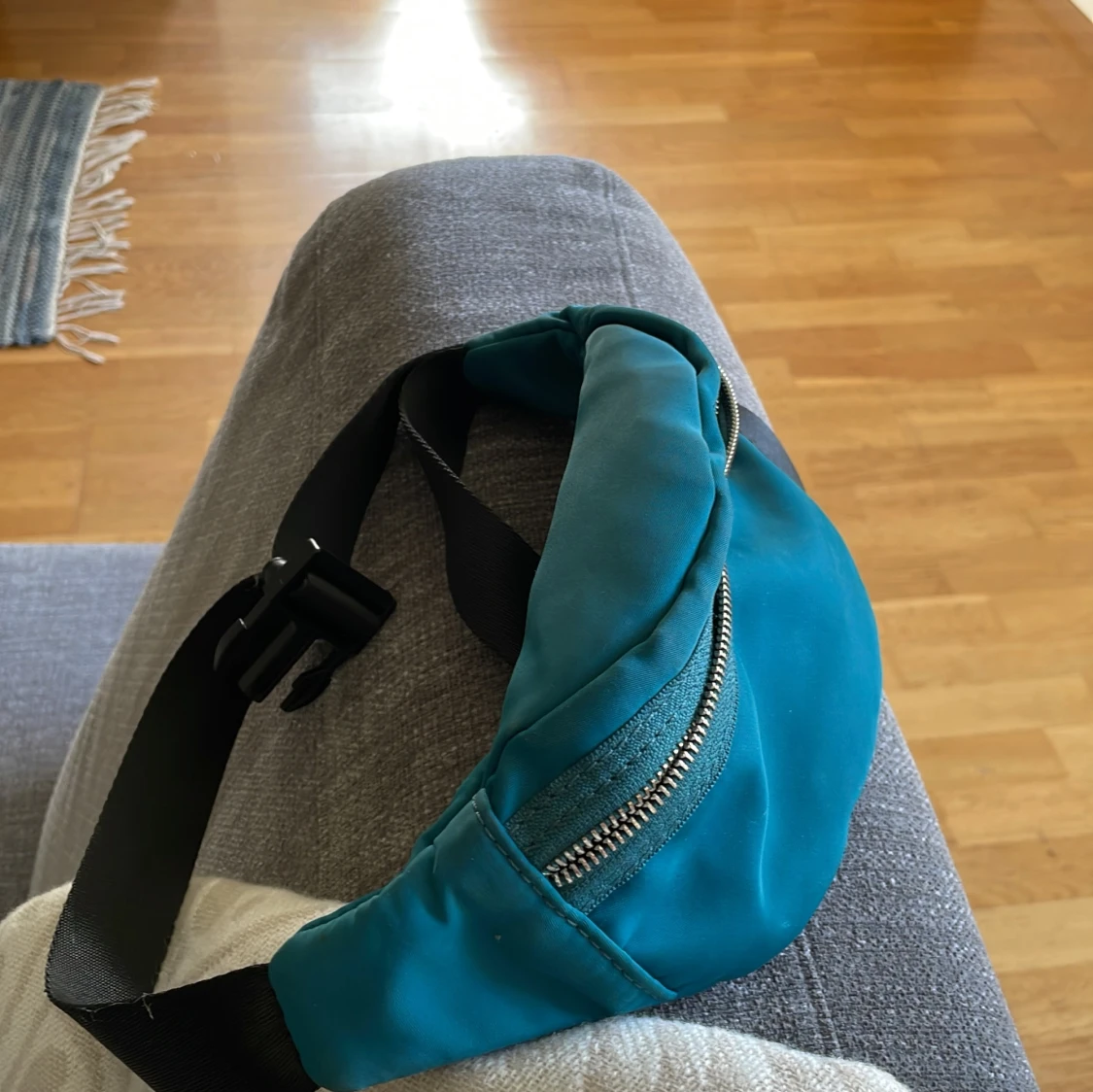 Turkos midjeväska från Don&Domma - 1