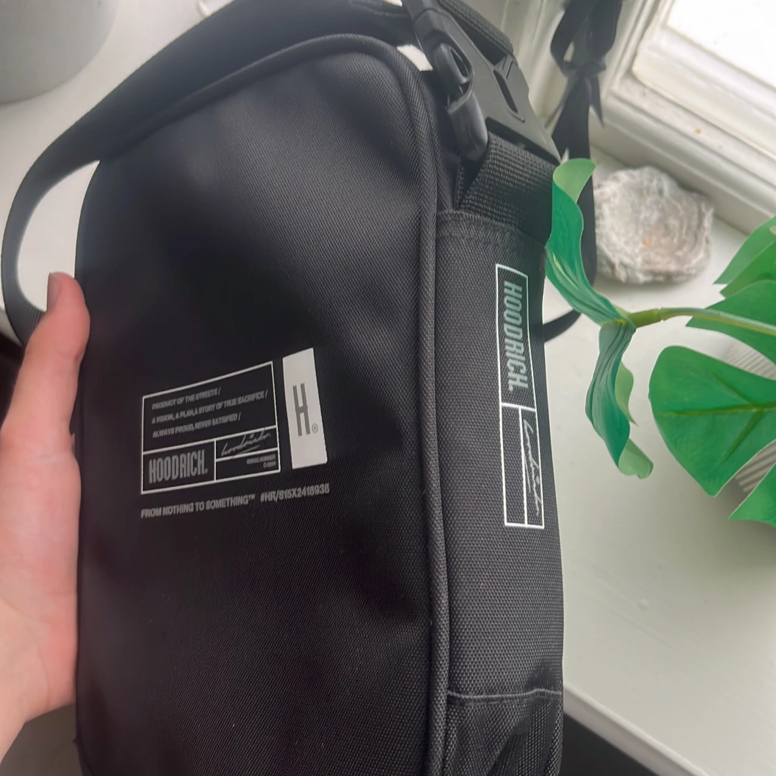 Svart axelväska från Hoodrich - 3