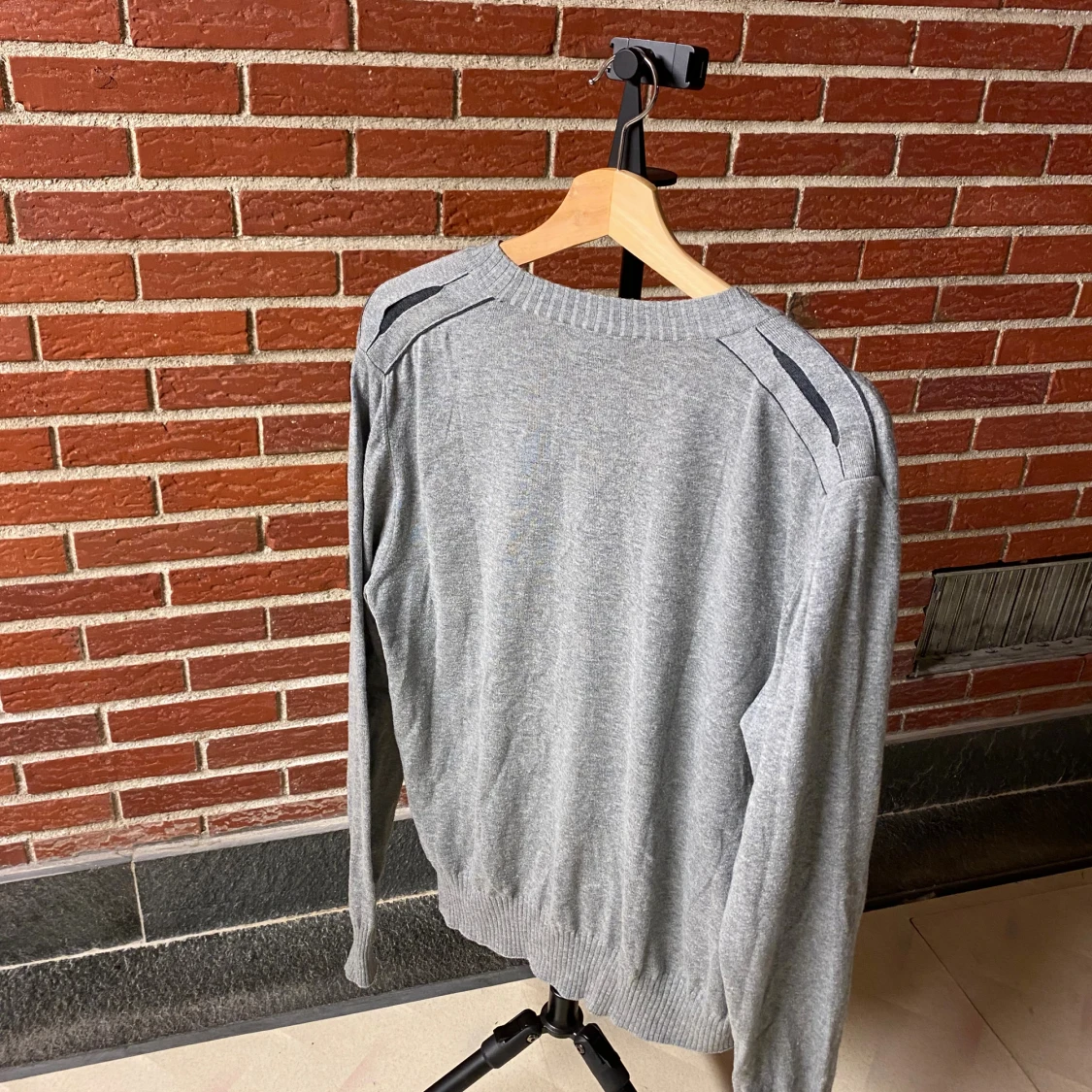 Grå kofta från Hugo Boss med knappar - 2