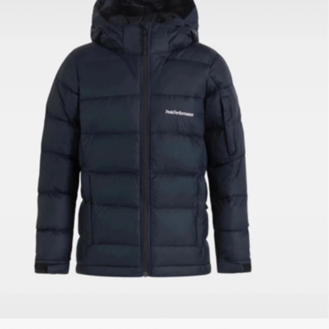 Svart dunjacka från Peak Performance