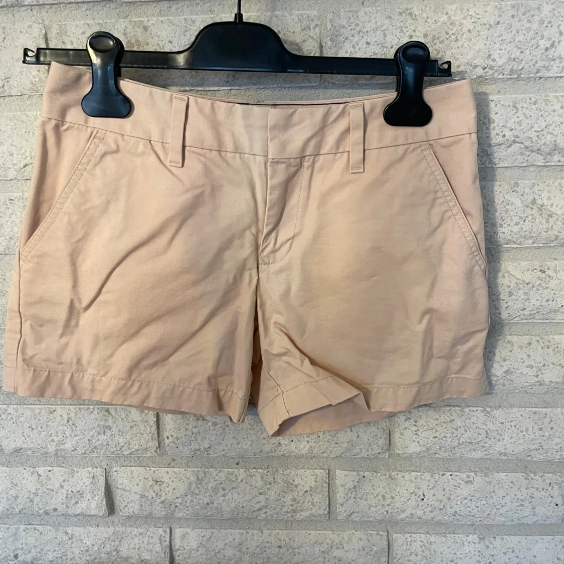 Beige shorts från Tommy Hilfiger