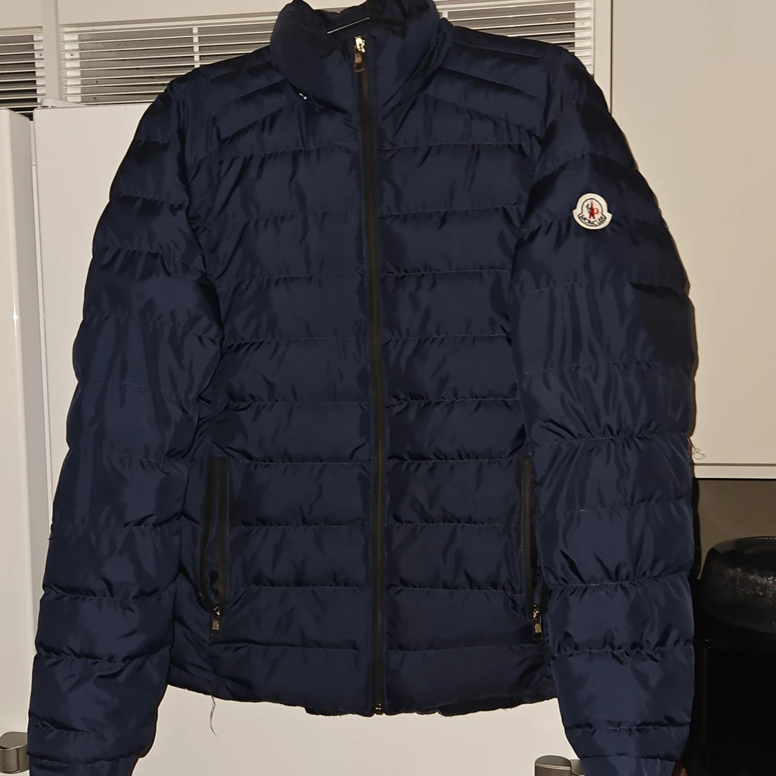 Mörkblå pufferjacka