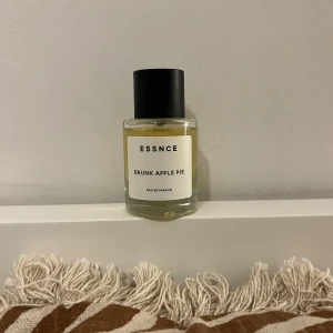 Essnce Drunk Apple Pie Parfym - Essence drunk apple pie, använt ett fåtal sprut. 