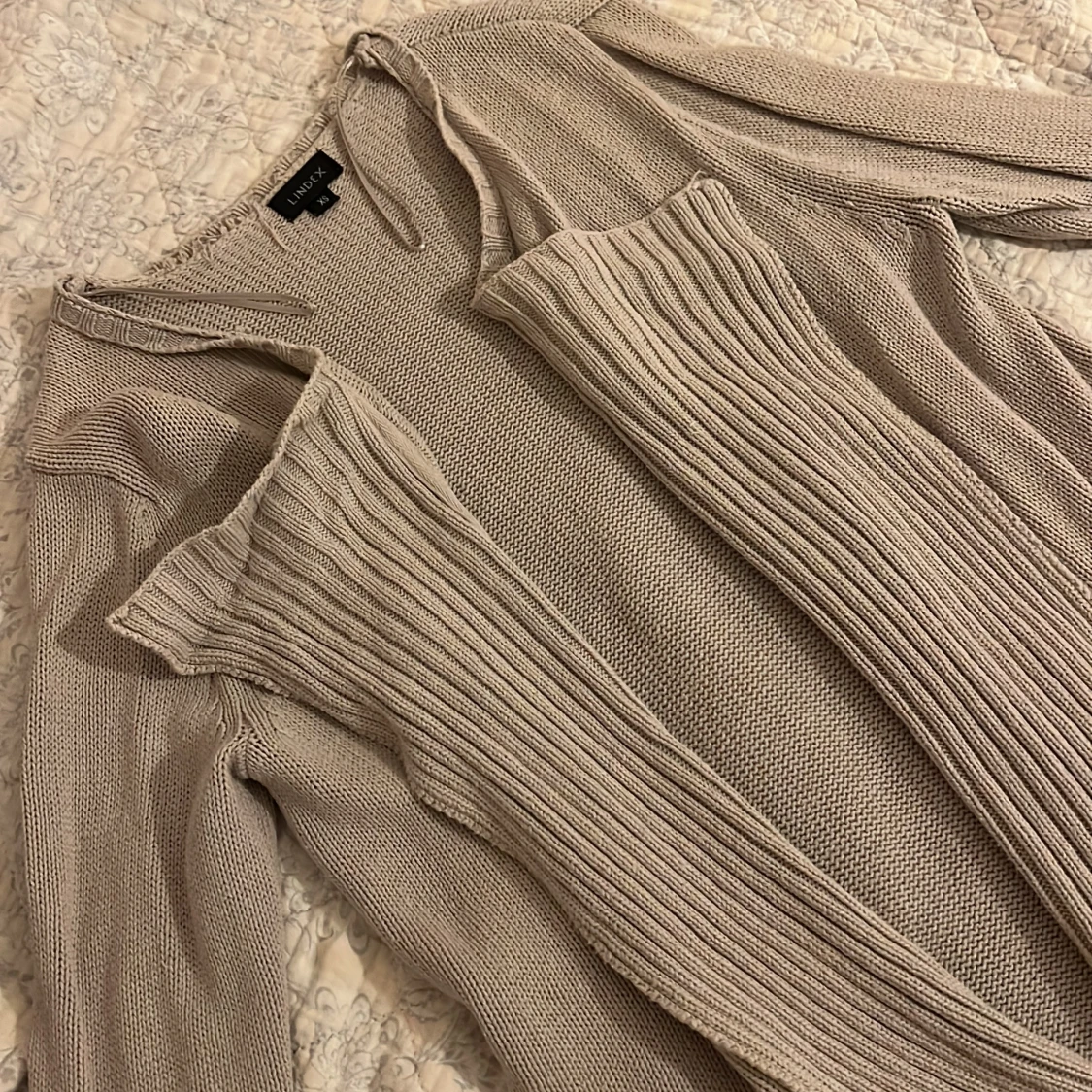 Beige stickad kofta från Lindex - 1