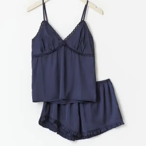 Marinblå pj sett  - Pj sett från Gina Tricot i XS, helt oanvänd, nypris 279kr