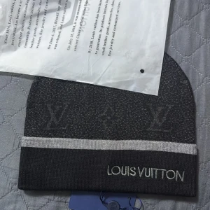 mörkgrå  mössa - Mössa mörk grå 