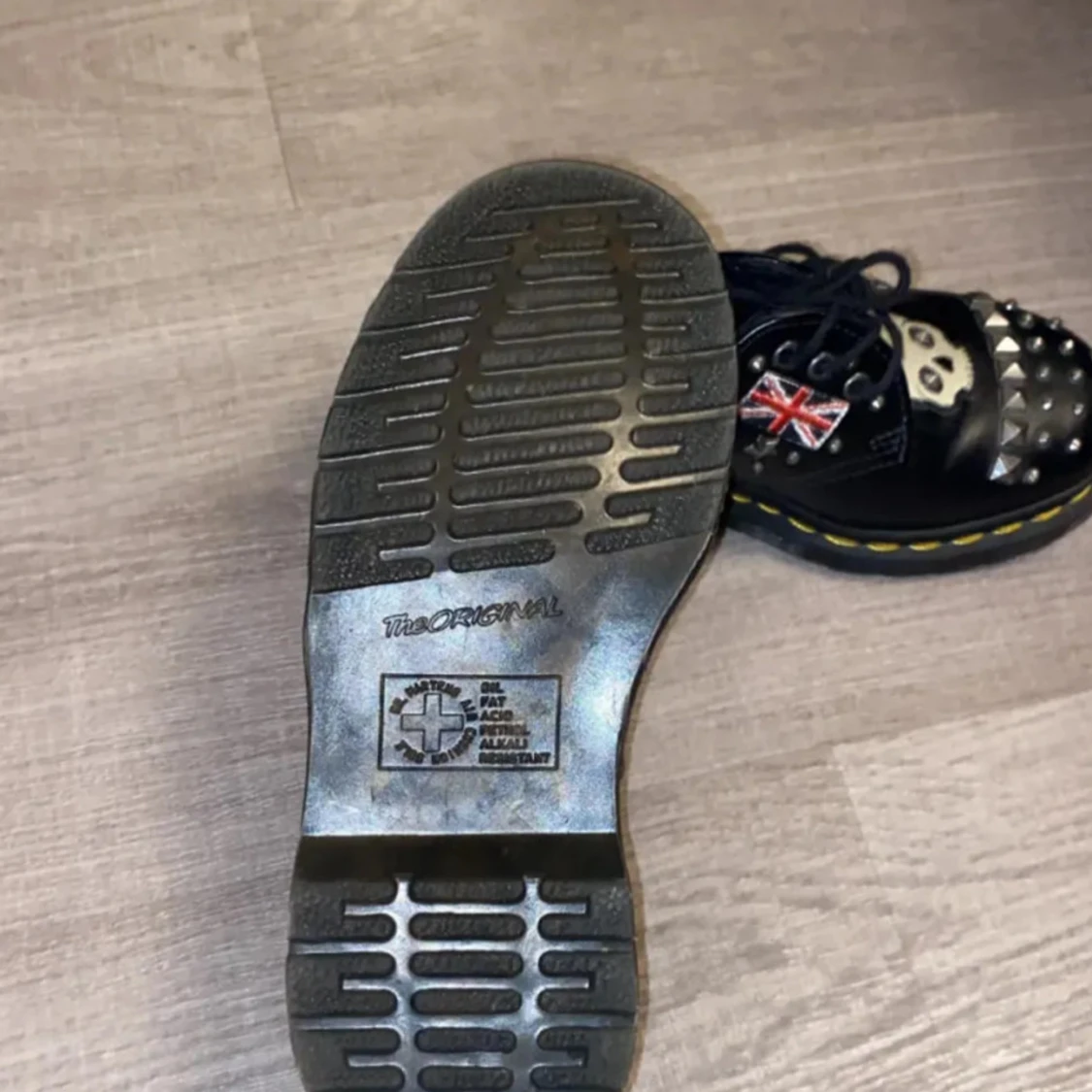 Dr. Martens svarta loafers med nitar och döskalle - 3