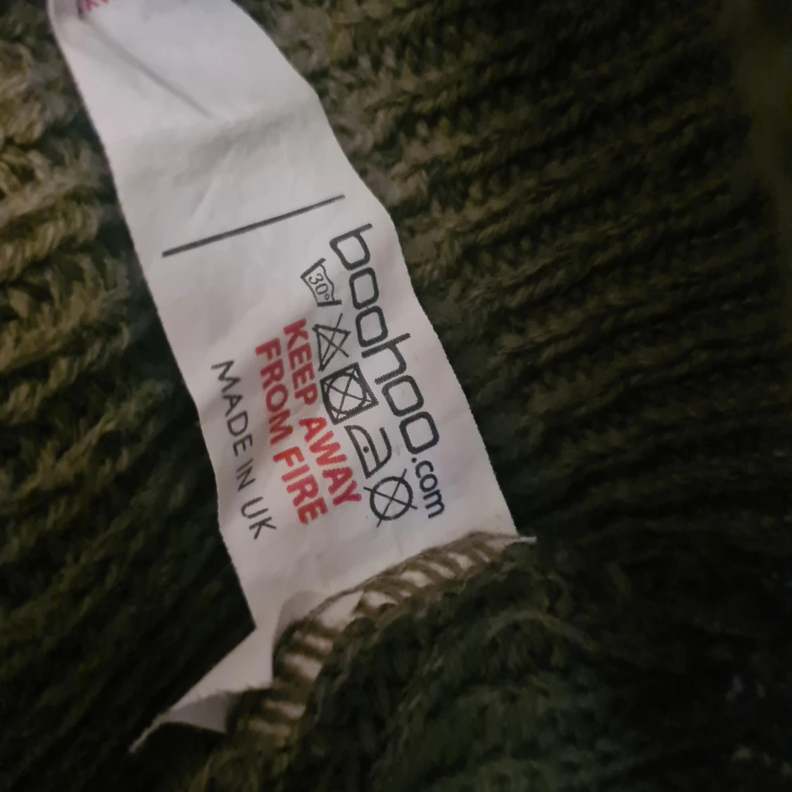 Olivgrön polotröja från Boohoo  - 3