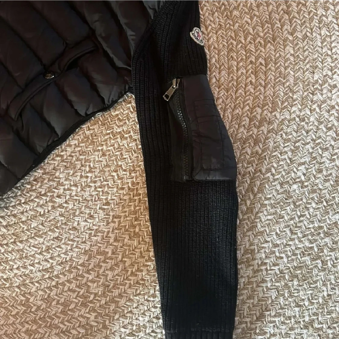 Svart pufferjacka från Moncler - 1