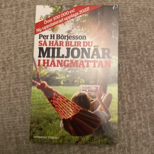 Så här blir du miljonär i hängmattan - Vill du lära dig smarta sätt att bygga din ekonomi och bli miljonär på ett avslappnat sätt? Den här boken är en modern guide för unga som vill få koll på pengar och investeringar. Perfekt för dig som vill ha frihet och trygghet i framtiden!