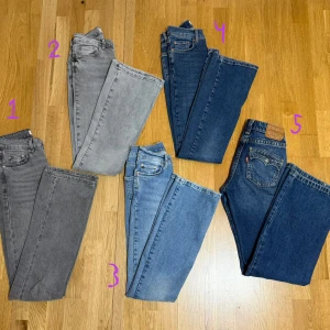 Flare/straight jeans - Säljer Low rise flare jeans och straight jeans, från Gina tricot och Levis, då jag inte använder dom. skriva gärna i fall det finns några frågor🥰 storlek 32/34. 