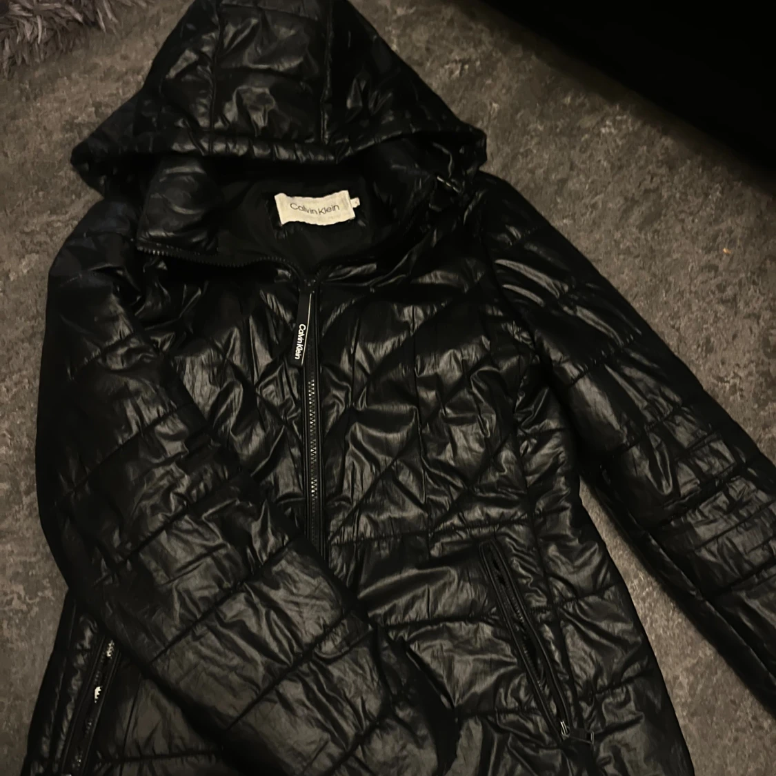 Svart pufferjacka från Calvin Klein - 2